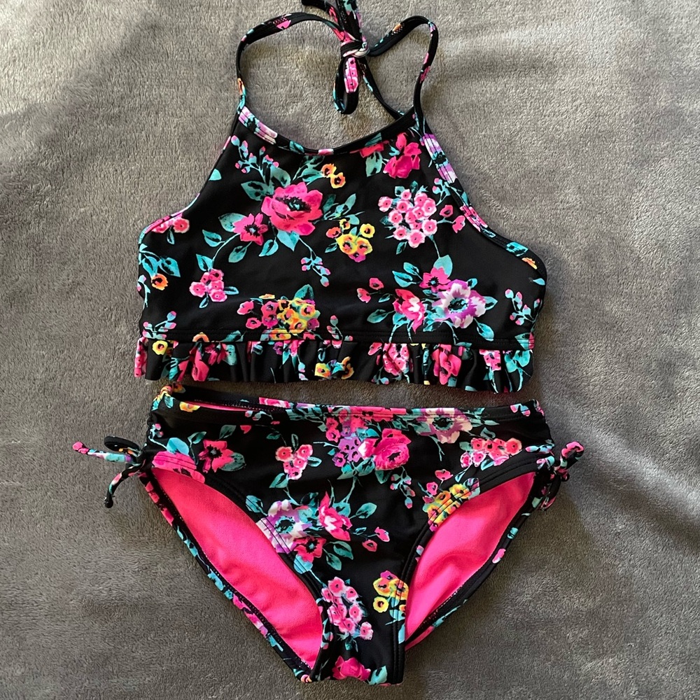 Girls swim suit size small 6